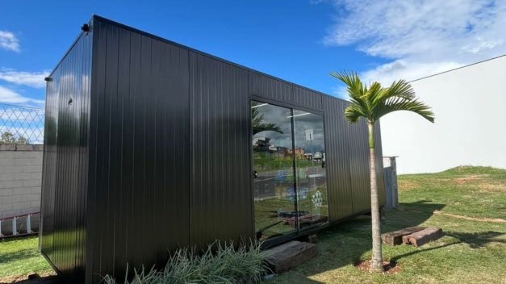 AMZ Container 01