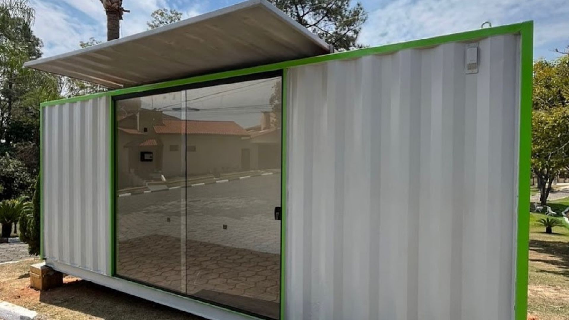 AMZ Container 02